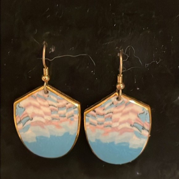 NWT 2” Mud Dove Collection gold plated hand crafted & painted dangle earrings - Picture 3 of 12